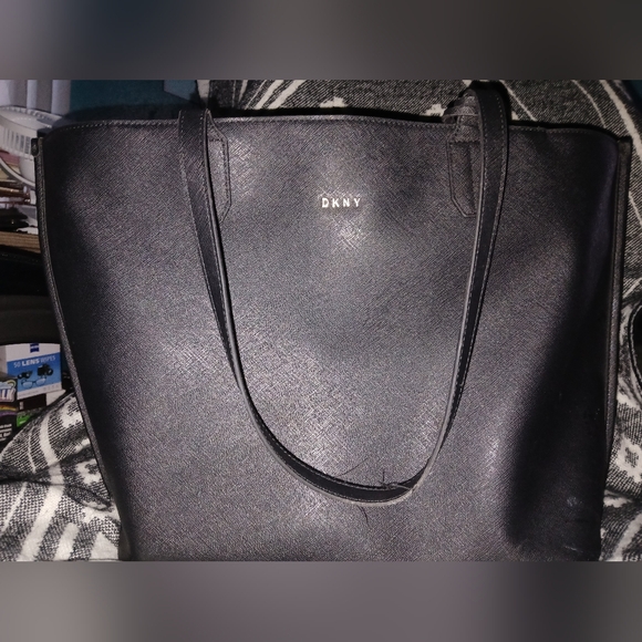 Dkny Handbags - DKNY black leather tote bag